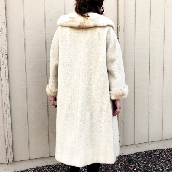 1960’s Luxury Coat - Picture 3 of 4